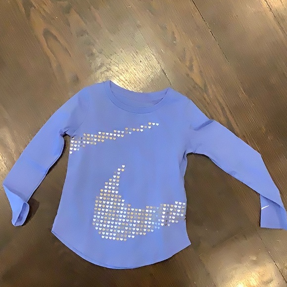 Nike Other - Toddler Gold & Silver floating hearts Just Do It Long Sleeve T-Shirt
NIKE NWOT